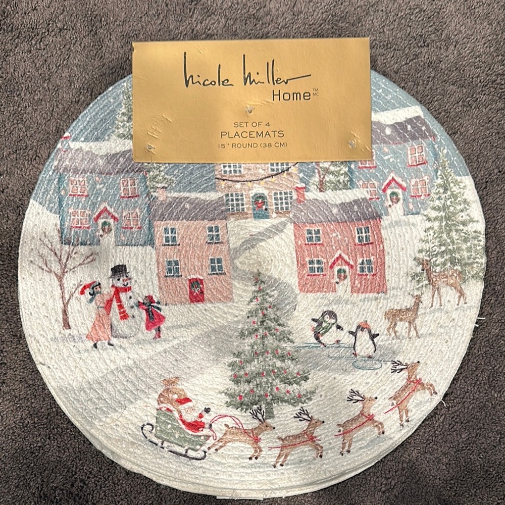 NWT: Nicole Miller Red and Green Holiday Decor Plate